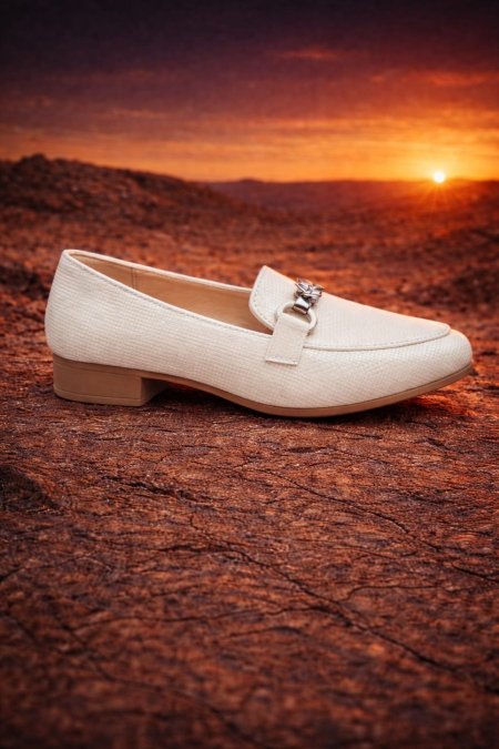 بكعب منخفض (Low-Heel Loafer