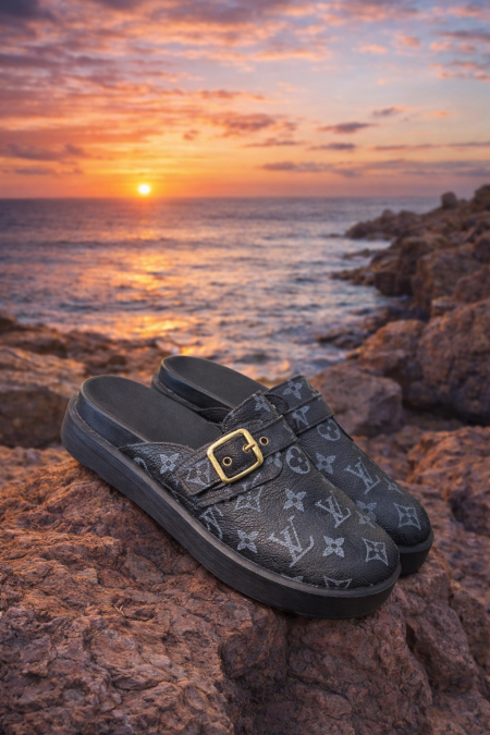 شبشب نسائي منصة بنقشة مميزة