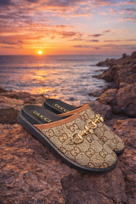 شبشب نسائي منصة بنقشة فاخرة