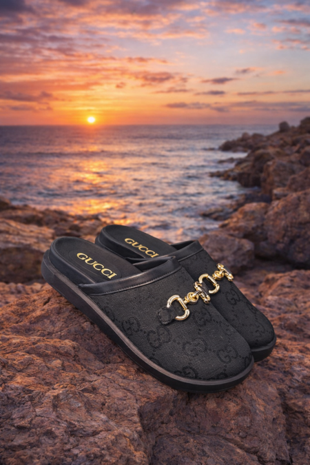 شبشب نسائي منصة بنقشة فاخرة