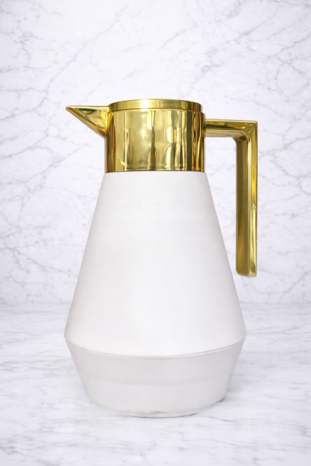 ترمس أبيض فاخر بلمسة ذهبية