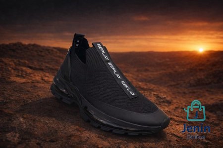(Replay Slip-On Sneaker)حذاء عصري وأنيق، مريح بالمشي وخفيف، شكله ملفت ومناسب للّبس اليومي. اختيار ممتاز للي بدّه ستايل حديث + راحة + لون أسود عملي.