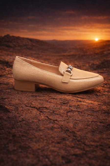 حذاء لوفر نسائي بكعب منخفض (Women Low Heel Loafer
