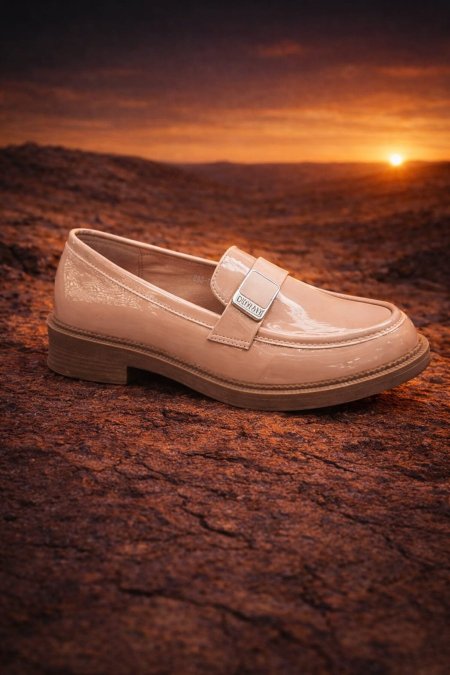 حذاء نسائي لوفر (Loafer)