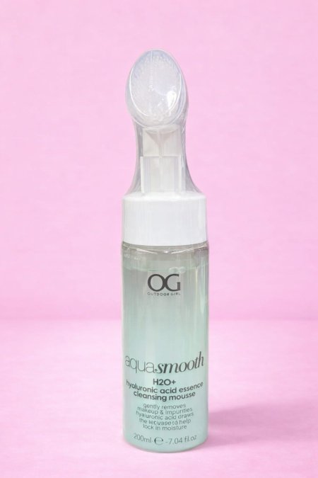 غسول رغوي بحمض الهيالورونيك مع فرشاة